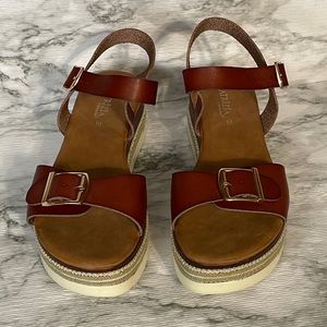 Patrizia,by Spring Steps, espadrille, platform sandals.